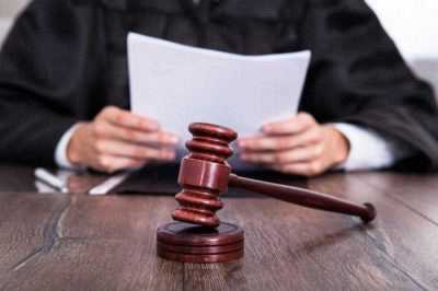 Как правильно написать ходатайство в суд о не лишении прав образец