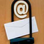 Как правильно написать обращения в письме